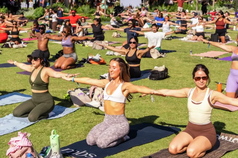 Fitness Ambassadors feiert zehnjähriges Bestehen mit großen Workouts in Dallas Fitness Ambassadors feiert zehn Jahre: In Dallas finden ein Workout im Cotton Bowl Stadium, das Fame Fest und kostenlose Fitnesskurse statt.