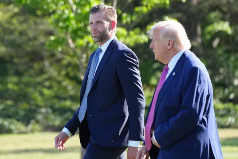 Capital One begründet Schließung Hunderter Konten der Trump Organization mit Geldwäscheprüfung Capital One erklärt, rund 385 Konten der Trump Organization nach einer Geldwäscheprüfung und nicht aus politischen Gründen geschlossen zu haben.