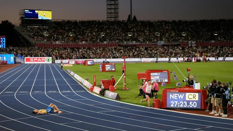 Polizeieinsatz in Birmingham verzögert Verkehr und Siegerehrungen bei der Leichtathletik-EM Polizeieinsatz in Birmingham stoppt den Shuttleverkehr bei der Leichtathletik-EM und führt zur Verschiebung mehrerer Siegerehrungen.