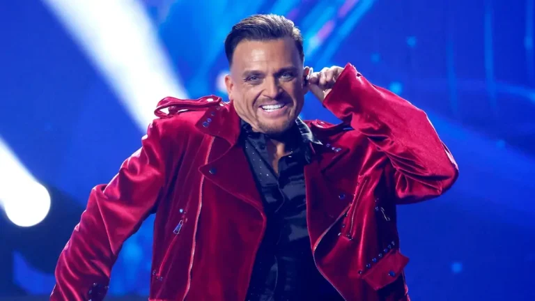Menowin Fröhlich will nach seinem DSDS-Sieg selbst Juror werden DSDS-Sieger Menowin Fröhlich will Juror werden. Der Sänger spricht über seine TV-Pläne, neue Musik und den Misserfolg seines Siegessongs.