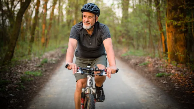 Gute körperliche Fitness kann den altersbedingten Rückgang der Nierenfunktion verlangsamen Gute kardiorespiratorische Fitness kann mit einem langsameren Rückgang der Nierenfunktion im Alter zusammenhängen, zeigt eine neue Studie.