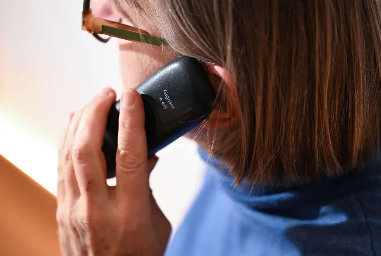 Festnetztelefone verlieren in Deutschland deutlich an Bedeutung Die Festnetznutzung in Deutschland sinkt: Innerhalb eines Jahres fiel der Nutzeranteil von 71 auf 61 Prozent – besonders stark bei Jüngeren.