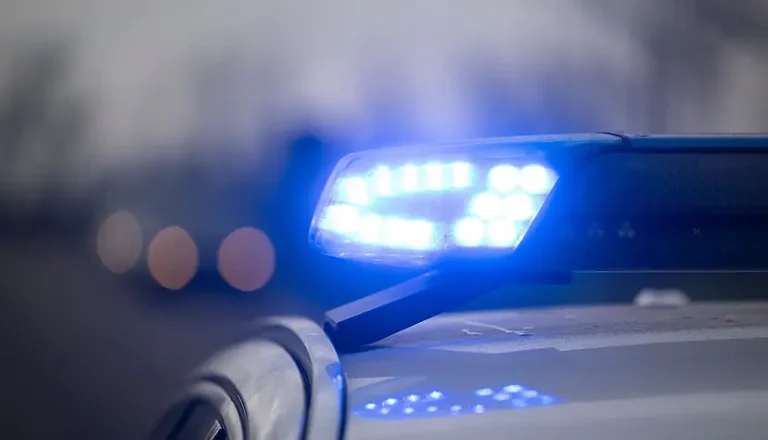 Frau entdeckt zerstörtes Motorrad – Fahrer tot aufgefunden Im Landkreis Schwäbisch Hall entdeckte eine Frau ein zerstörtes Motorrad. Die Polizei fand den tödlich verletzten, 24 Jahre alten Fahrer