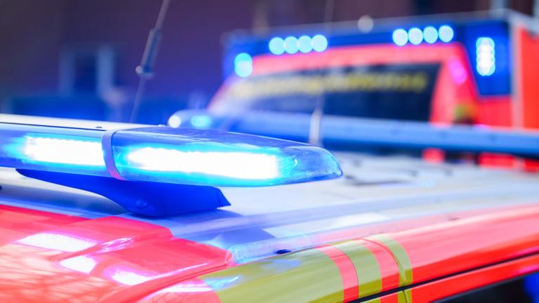 Tödlicher Arbeitsunfall auf Bauernhof: 16-Jähriger stirbt in Bad Dürrheim Ein 16-Jähriger stirbt bei einem Arbeitsunfall auf einem Bauernhof in Bad Dürrheim. Polizei, Staatsanwaltschaft und Gutachter ermitteln zur Ursache.