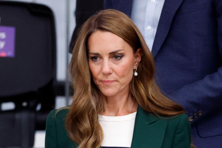 Pippa Matthews verliert Nachbarschaftsstreit um Parkplatz am Luxus-Anwesen Pippa Matthews verliert den Streit um einen Parkplatz bei Barton Court in Berkshire. Die Fläche für sechs Autos muss wieder entfernt werden.