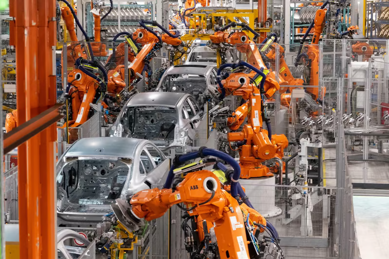Deutsche Industrie wächst im August überraschend stark Deutschlands Industrie-PMI steigt im August auf 54,1 Punkte und damit auf ein Vierjahreshoch – trotz Rhein-Niedrigwasser und hoher Transportkosten.