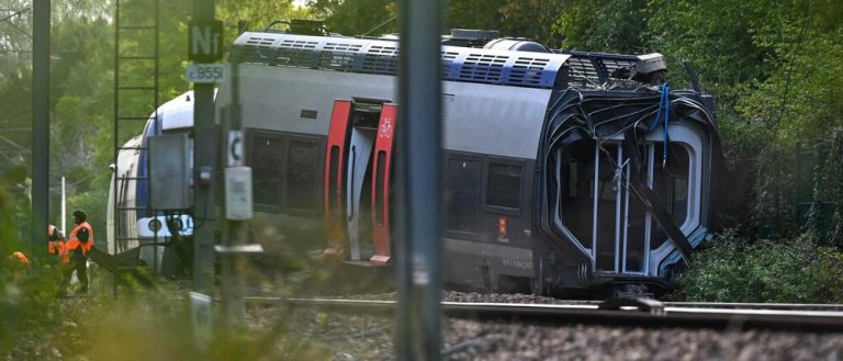 Zug in Frankreich entgleist: Verdacht auf Sabotage In der Normandie ist ein Zug mit 186 Fahrgästen entgleist. 44 Menschen wurden verletzt. Nach einem Schienenfund prüfen Ermittler einen möglichen Sabotageakt.