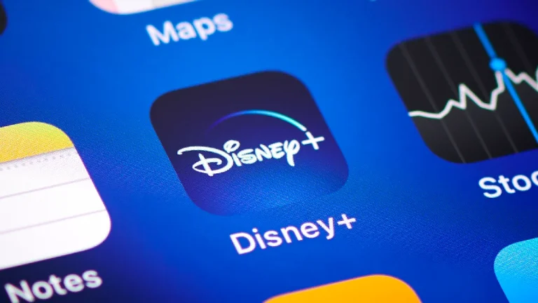 Disney+ ändert seine Abo-Bedingungen: Werbung kann künftig auch bei Standard und Premium erscheinen. Das müssen Nutzer jetzt zu den neuen Regeln wissen.