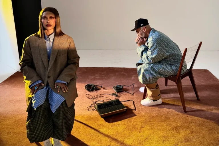 Erykah Badu veröffentlicht erstes Studioalbum seit 16 Jahren Erykah Badu kündigt ihr erstes Studioalbum seit 16 Jahren an. Das mit The Alchemist produzierte Werk erscheint am 28. August 2026.