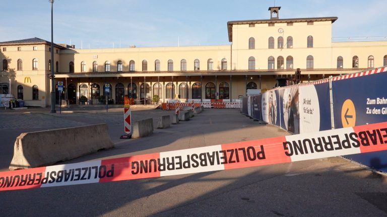 Explosion am Augsburger Hauptbahnhof: Zwei Verletzte Explosion am Augsburger Hauptbahnhof: Zwei Ukrainer wurden leicht verletzt, der Bahnhof evakuiert. Die Ermittler prüfen derzeit alle Hintergründe.