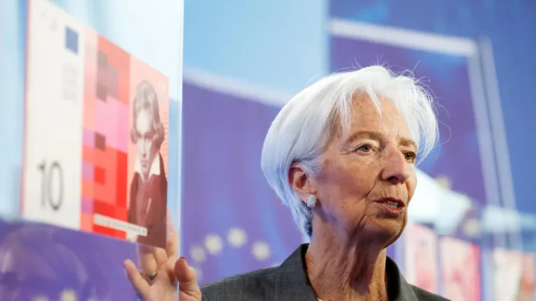 Inflation im Euroraum steigt auf 3,3 Prozent Die Inflation im Euroraum steigt im August auf 3,3 Prozent. Wegen höherer Energiepreise könnte die EZB den Leitzins auf 2,5 Prozent anheben.