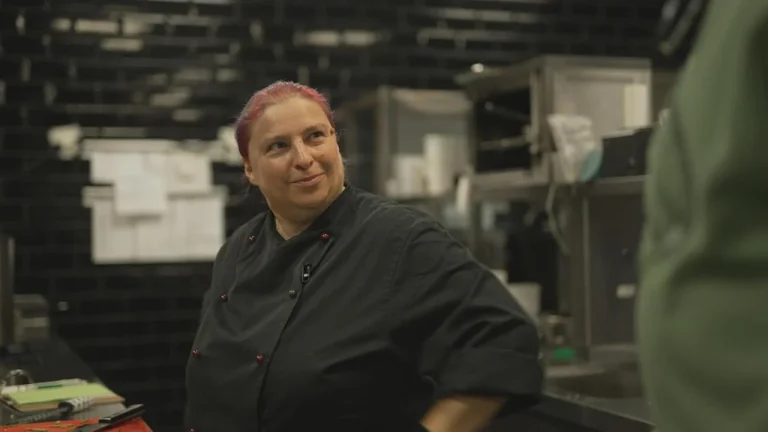 Jana Ebner ist mit 51 Jahren kurz nach den Dreharbeiten zu „Rosins Restaurants“ gestorben. Die TV-Sendung erinnert in der Folge an die Köchin.