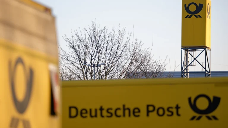 Deutsche Post ändert nach 155 Jahren ihren Namen Die Deutsche Post heißt seit dem 1. September 2026 DHL. Was die Umbenennung kostet und welche Folgen sie für Postkunden in Deutschland hat.