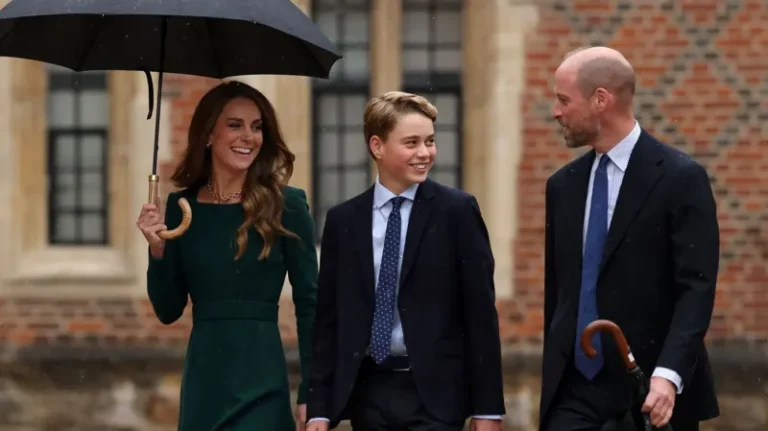 Prinz George beginnt seine Schulzeit am Eton College Der 13-jährige Prinz George beginnt seine Schulzeit am Eton College. Prinz William und Prinzessin Catherine begleiteten ihn an seinem ersten Schultag.