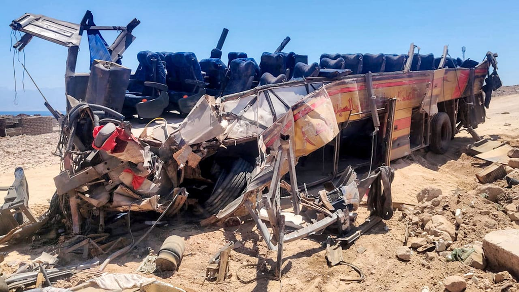 Bus überschlägt sich in ägyptischer Urlaubsregion: 22 Tote Schwerer Busunfall auf der Sinai-Halbinsel: 22 Menschen starben, 28 wurden verletzt. Unter den Todesopfern sind zehn jordanische Staatsbürger.