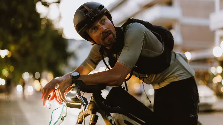 Extremradfahrer Max Riese stirbt mit 36 Jahren nach Zusammenstoß mit Hirsch Extremradfahrer Max Riese ist mit 36 Jahren nach einem Zusammenstoß mit einem Hirsch bei einer Trainingsfahrt gestorben. Er fuhr internationale Bergrennen.